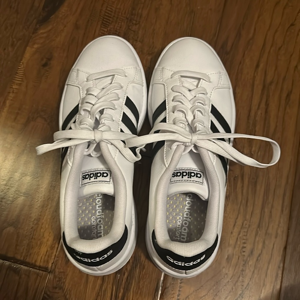 Women’s adidas size 8 sneaker